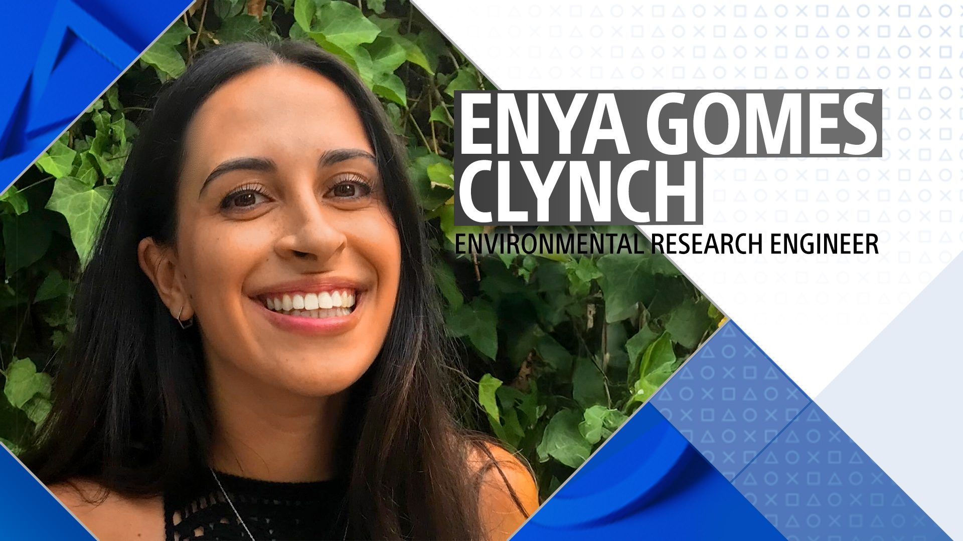 青と白を背景にしたEnyaのクローズアップ写真。英字で「Enya Gomes Clynch, Environmental Research Engineer」と記載されている